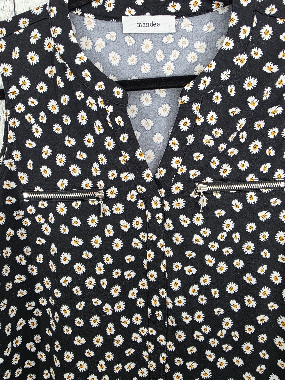 Mandee Daisy Floral Zip Pocket Sleeveless Blouse Size M Casual Business Office - Picture 2 of 9